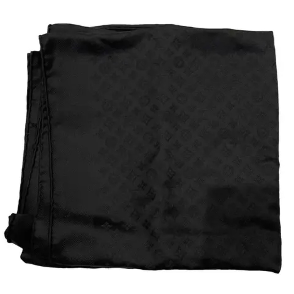 Louis Vuitton
Châle Monogram shine silk scarf